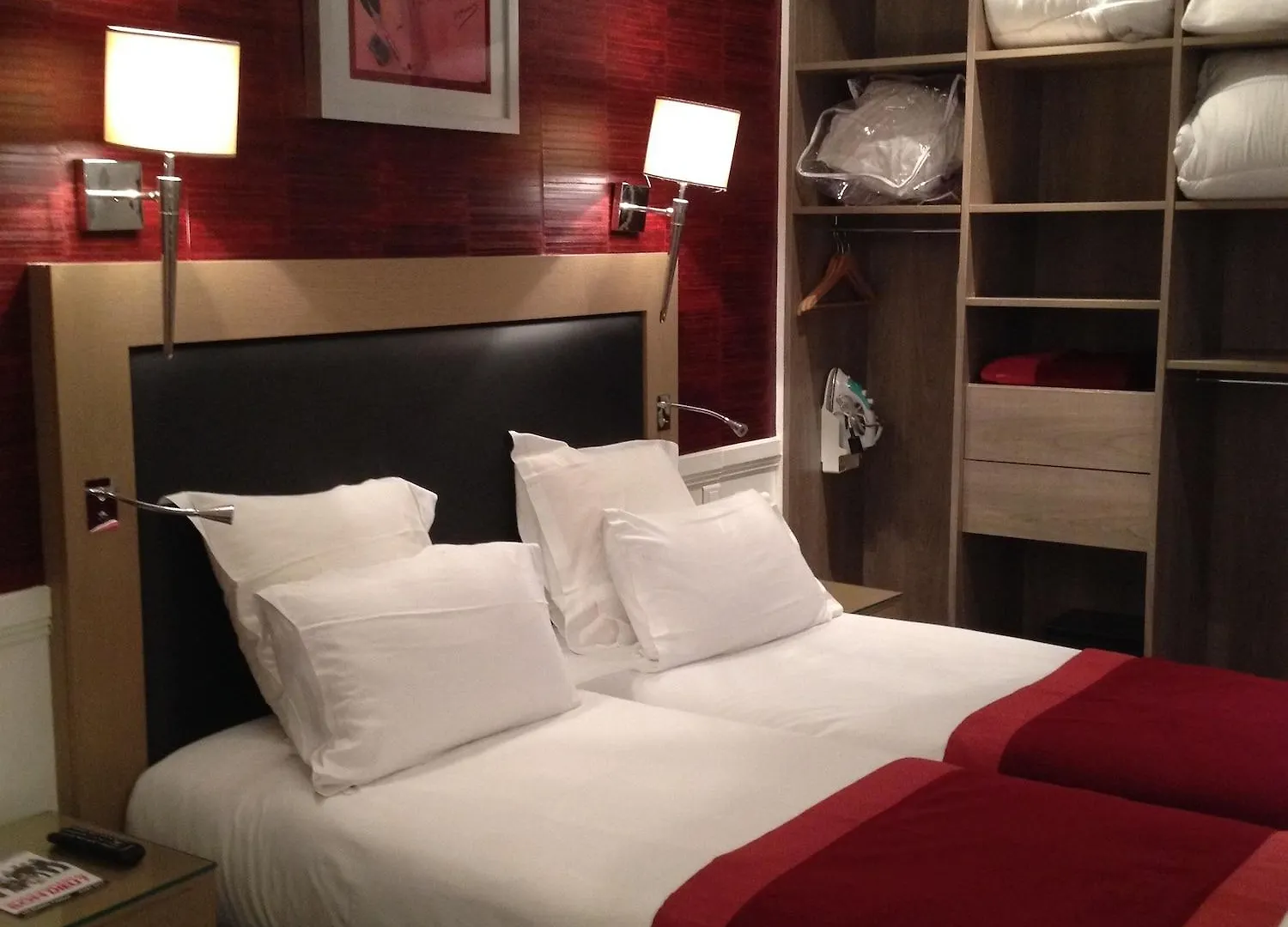 ***  Hotel Elysees Flaubert Paris France